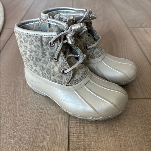 Sperry Toddler Girl Gray Leopard Print Saltwater Boots - Picture 1 of 7